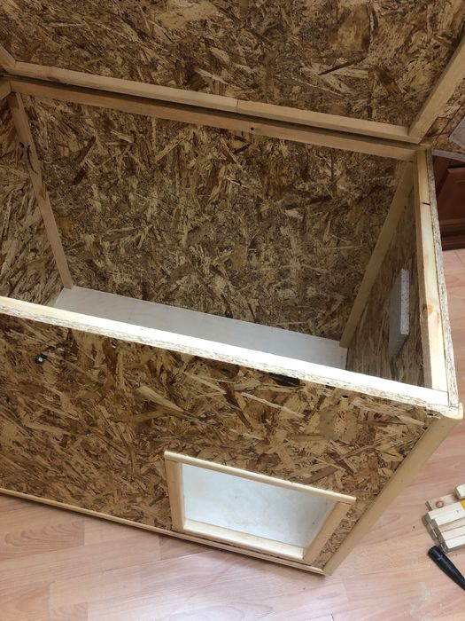 Будка большая с утепленным дном !