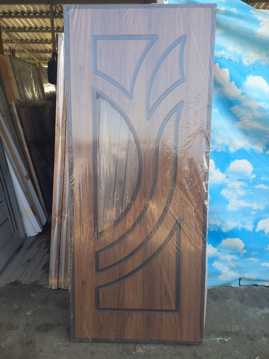 Двери межкомнатные мдф .