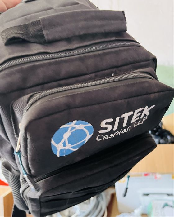 Каска , рюкзак, Степлер строительный