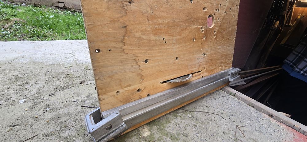 Пчелка "Вихрь" Циркулярная пила со столом