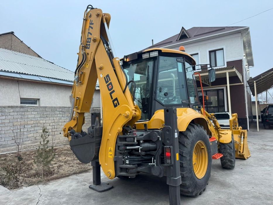 Эксковатор погрузчик 3в1