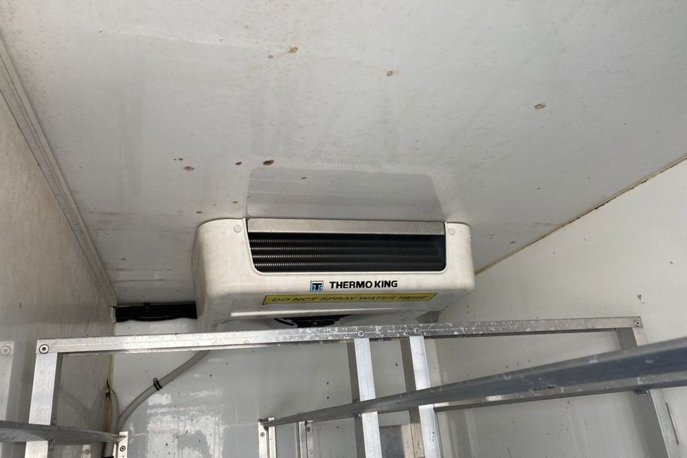 Cub frigorific instalatie TERMO KING V200 inaltime 190 cm, latime 202 cm, lungime 426 cm Iveco Daily, se poate lega la priza complect