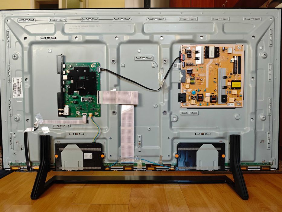 TV SAMSUNG UE50BU8572UXXH на части