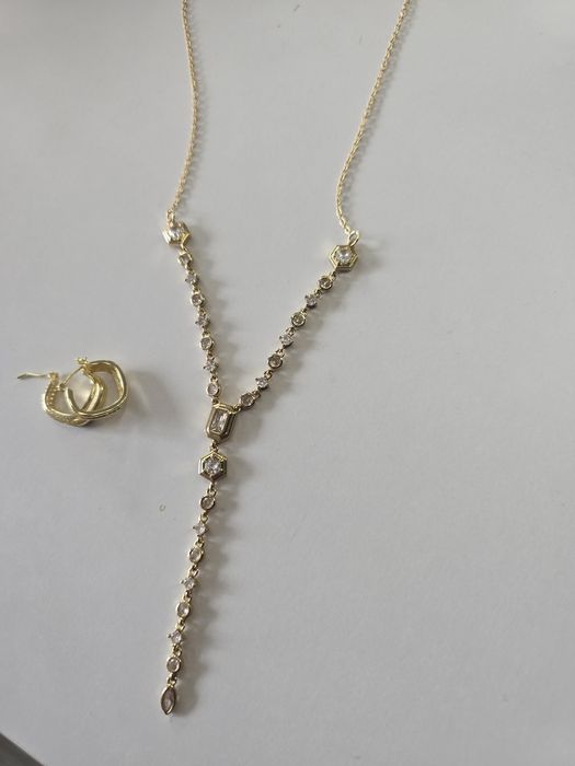 Невероятен комплект колие и обици с цирконии