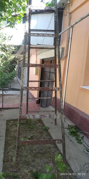 Лестница стремянка, высотой 3.5 метра