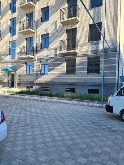 Янги дом 3хона 1этажда уй коробка холатида.