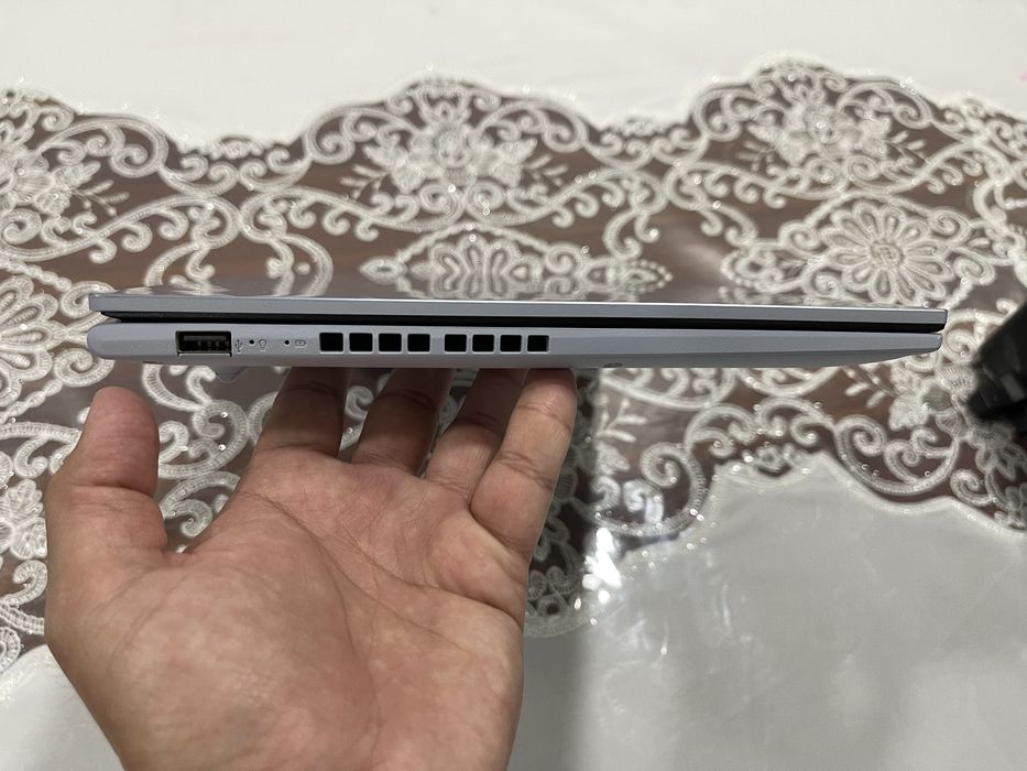 ASUS VivoBook  sotiladi yengi kop ishlamagan