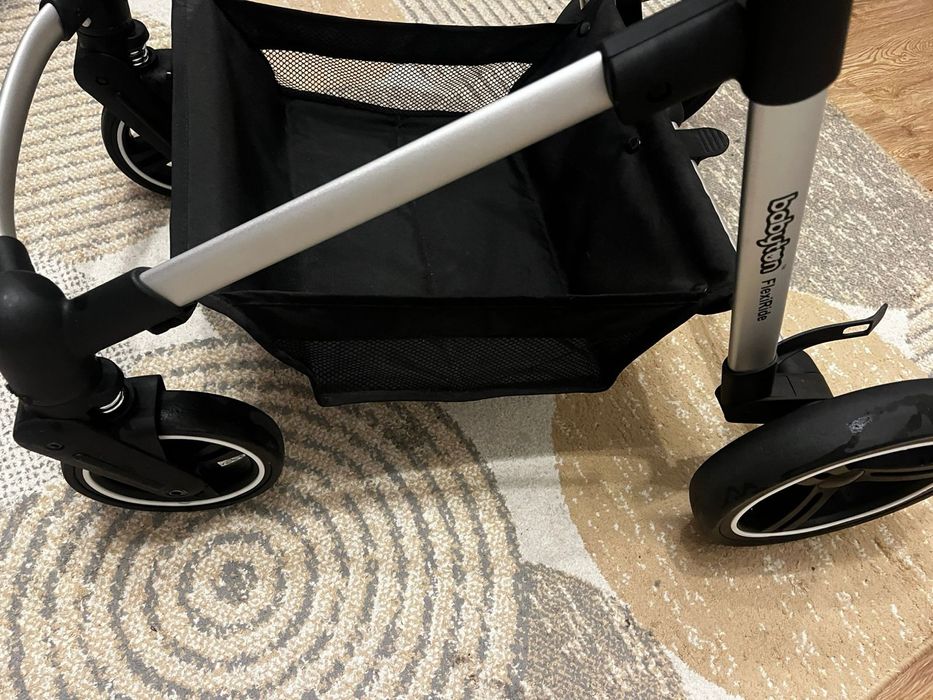 Продам новую коляску