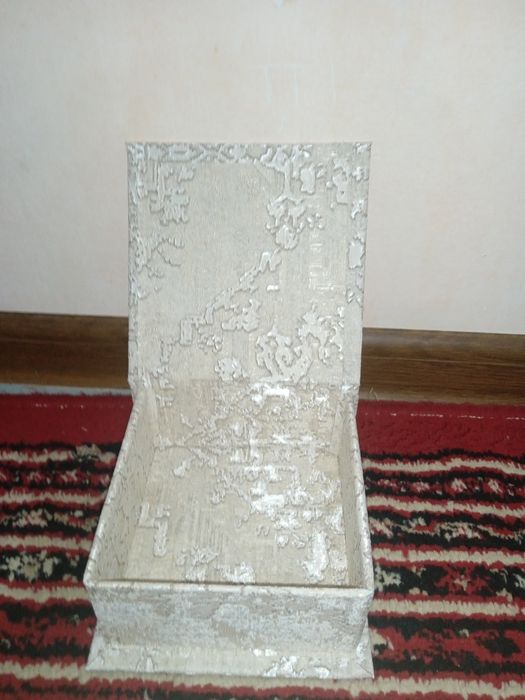 Шкатулка  для украшений и косметики