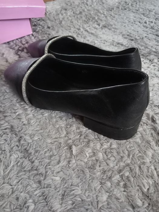 Черные туфли с поясом