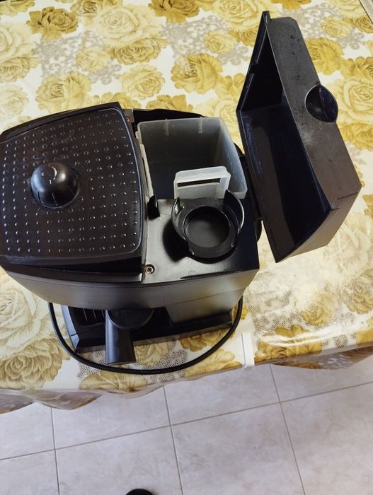 Продавам кафемашина " DELONGHI "