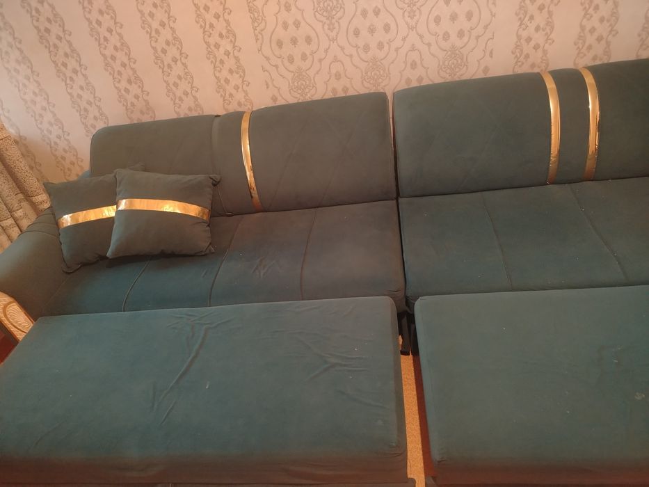 Продам Диван зеленый цыет