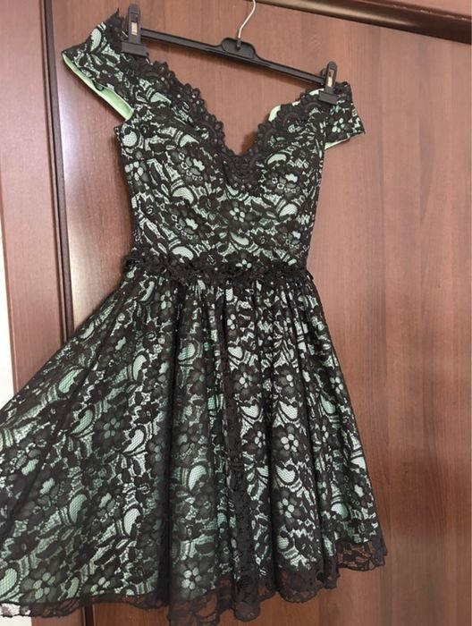 Rochie de ocazie cu corset la spate si umeril goi