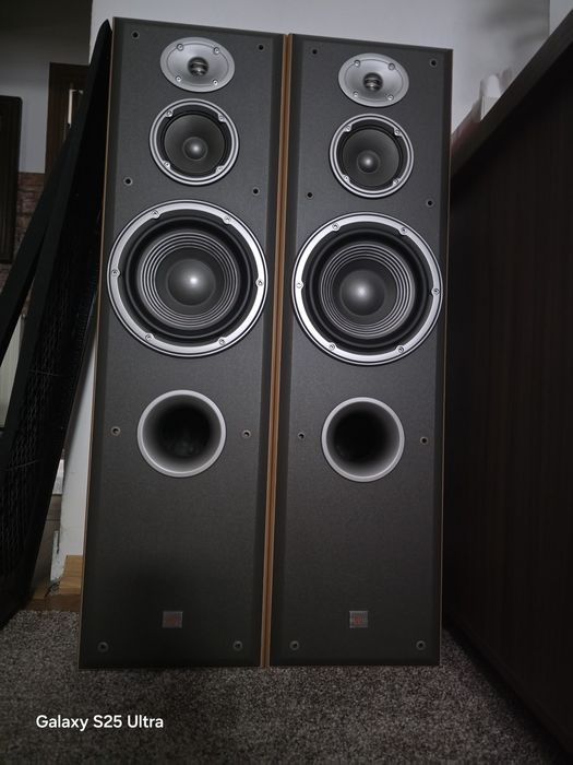 Boxe podea pasive JBL E60