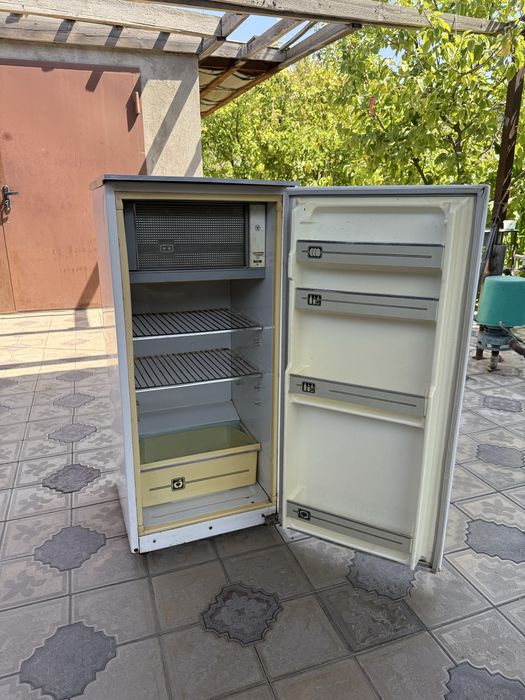 Холодильник продается