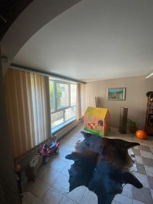 Продава се Многостаен апартамент в Пловдив, Младежки Хълм - 130 кв.м за 2539 €/кв.м - Снимка #1