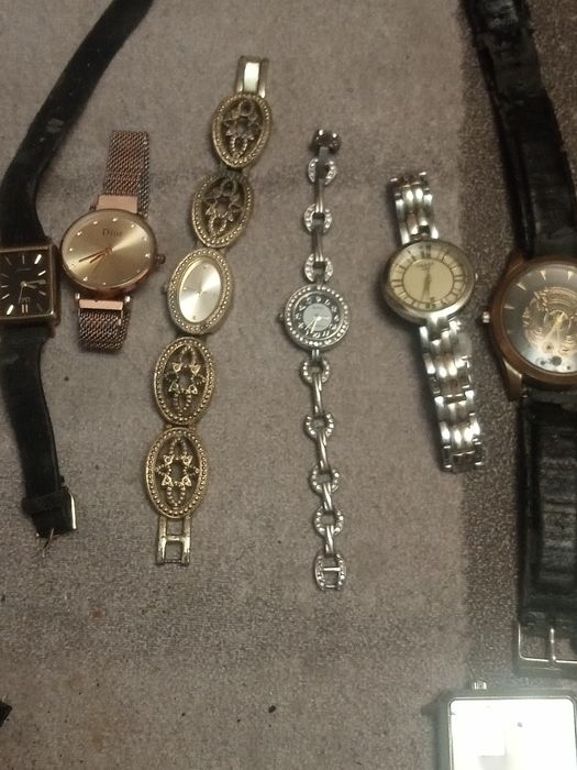 Продаю часы нерабочие на разбор