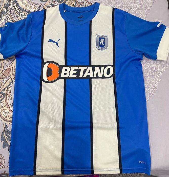 Tricou cu semnatura lui Radoi si Tricou Rapid