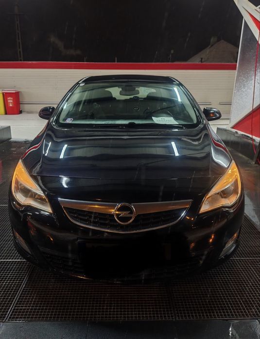Opel Astra J 2.0  CDTI -full options- pachet sport- Negru