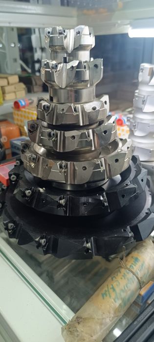 Токарно фрезерный инструмент