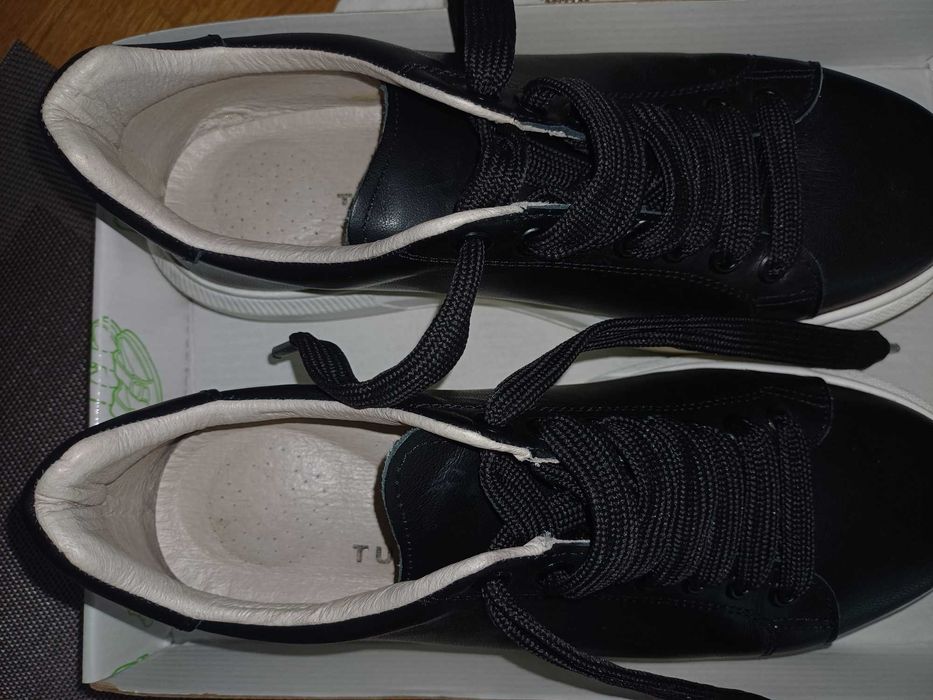 Анатомични дамски черни кецове от естествена кожа