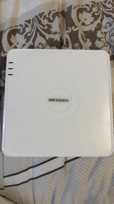 Мегапикселова куполна IP камера HIKVISION