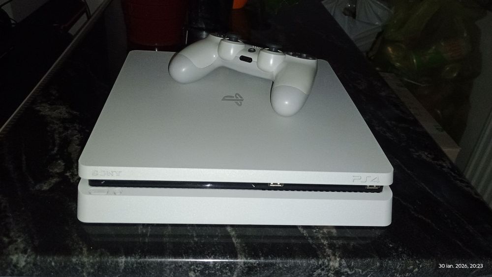 PlayStation 4,500 GB un controller!