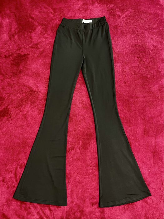 Pantaloni evazati