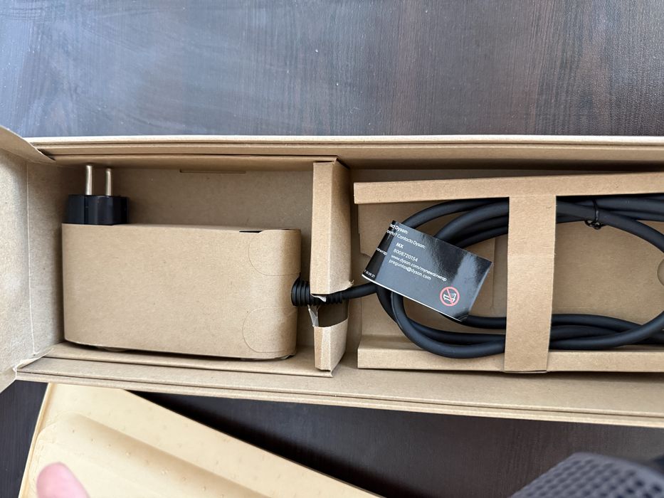 Dyson HT01 преса