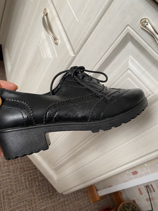 Продам ботинки женские