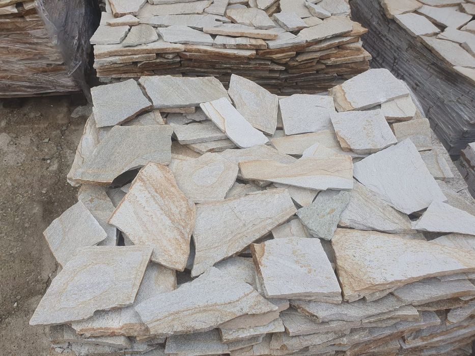 Vand piatra naturala de munte avem depozit de piatra, oferim servicii de montaj profesional