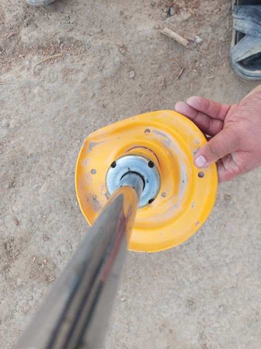 Amartizator sotiladi lada vesta.. Yap yangi faqat lada vesta oʻz