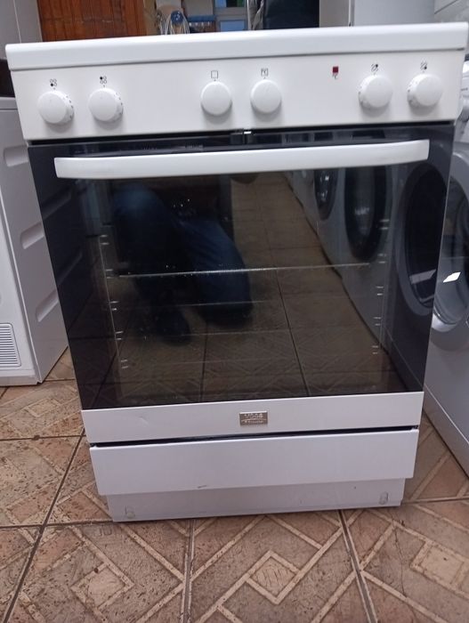 Като нова свободно стояща печка с керамичен плот VOSS 2години Гаранция