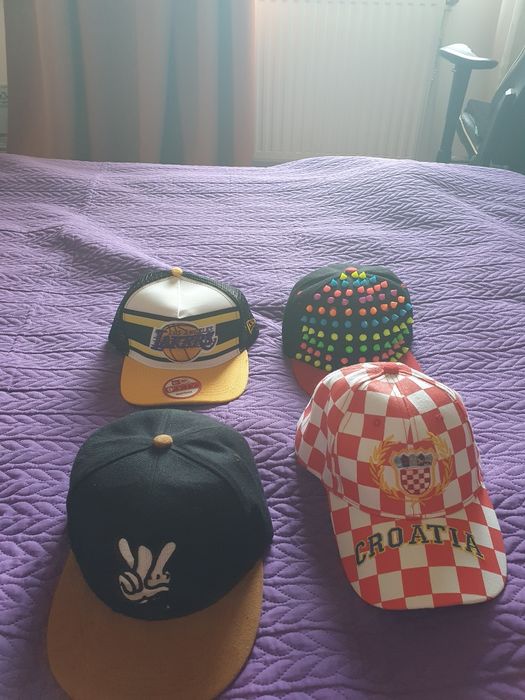 Vand 4 sepci ca noi.