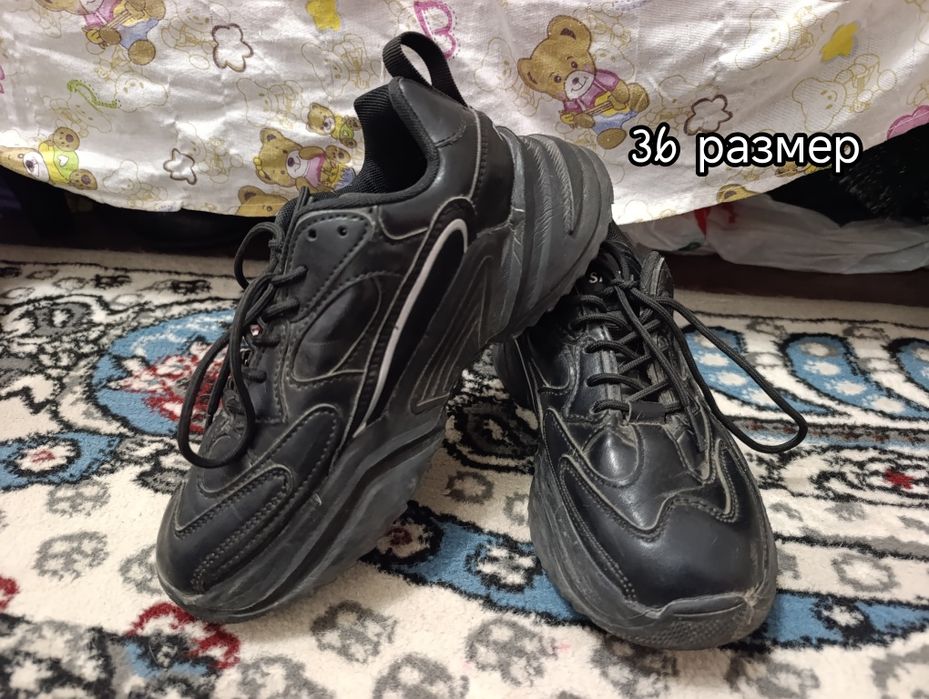 Оптом 350 тысяч, а за пару 100 тысяч сум
