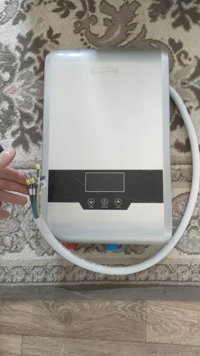 Продам электрический водонагреватель