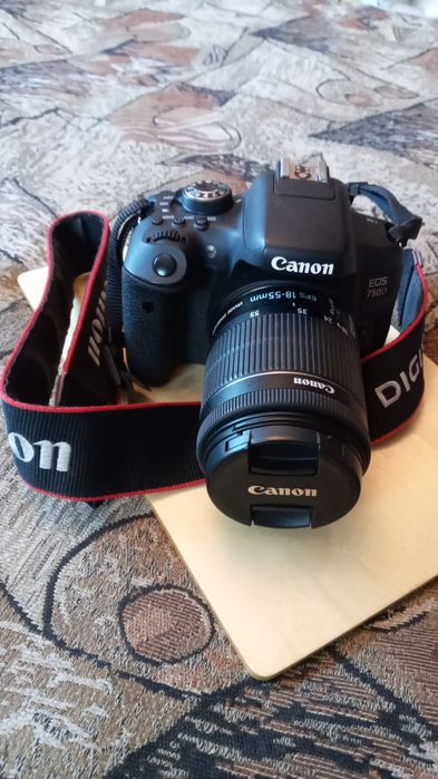 Canon EOS 750D фотоаппарат продаю.