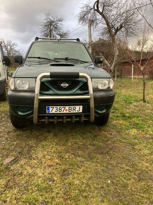 Vând Nissan terrano