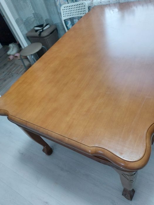 Продам стол дубовый