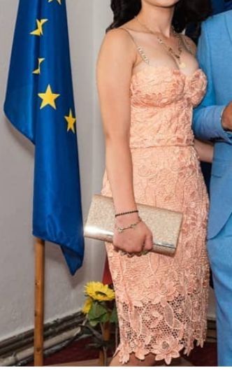 Vând rochițe de ocazie!!!