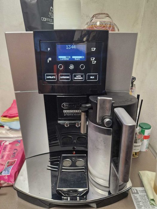 Expresor Delonghi ESAM5708.S
