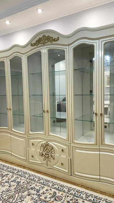 Продам горку для гостиной