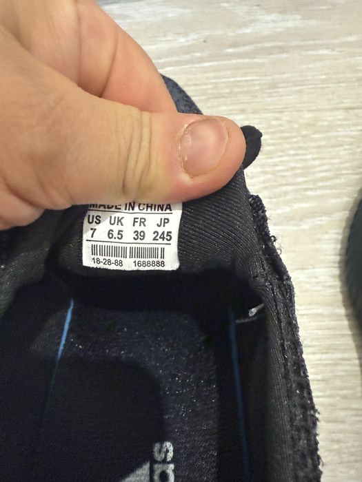 Кроссовки 39размер новые