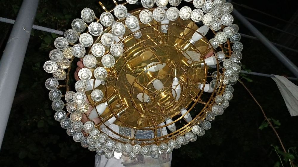 Продам люстры цена договорная