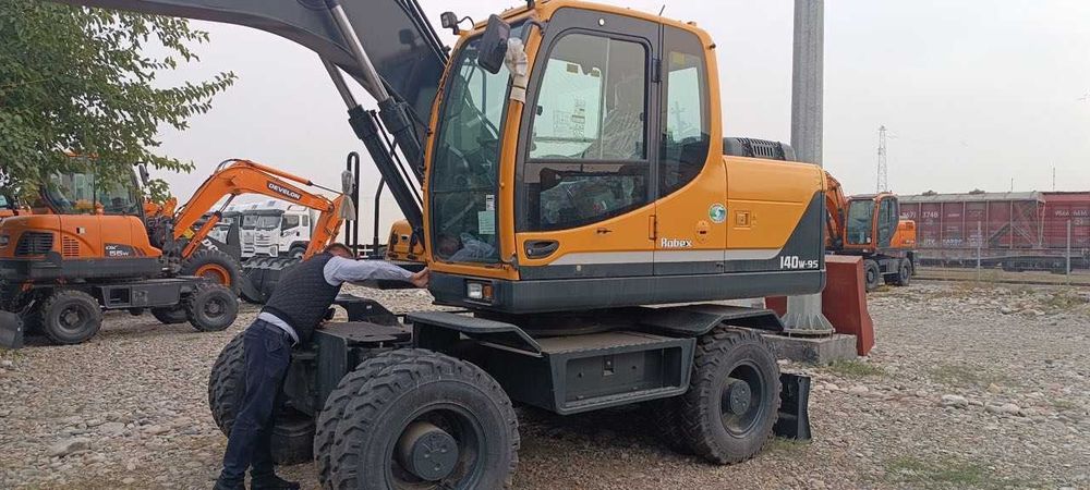 HYUNDAI 140W-9S excavator sotiladi / продается экскаватор