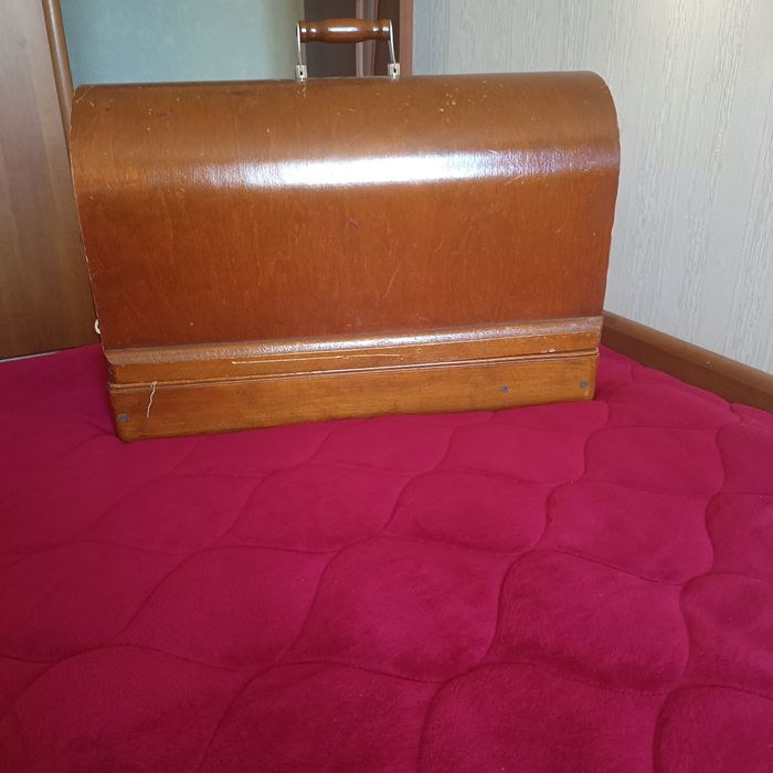 Продам швейную машинку