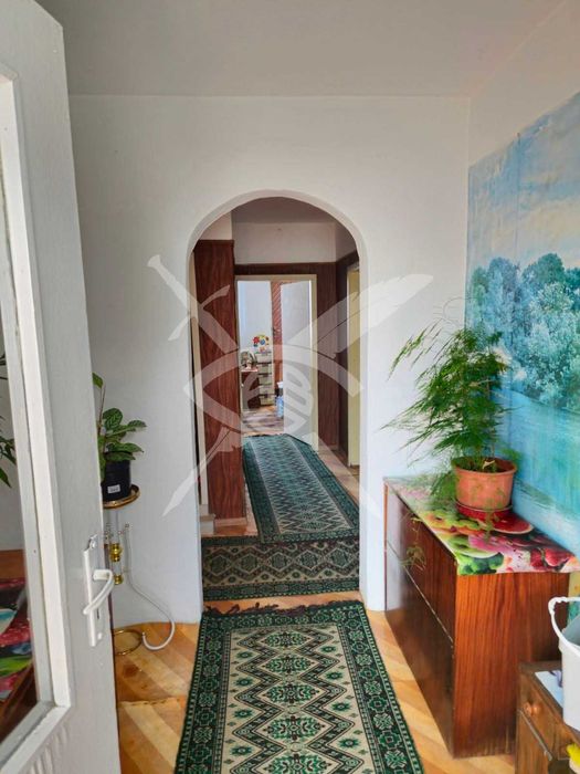 Продава се Къща в Карнобат - 270 кв.м за 589 €/кв.м - Снимка #2