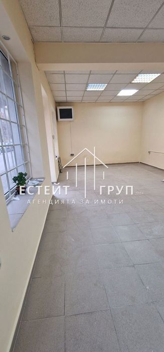 Дава се под наем Магазин в Варна, Колхозен пазар - 40 кв.м за 306 € - Снимка #2