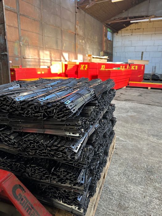 Montanti, bride, spade, pene distantieri,  cofraje doka lana