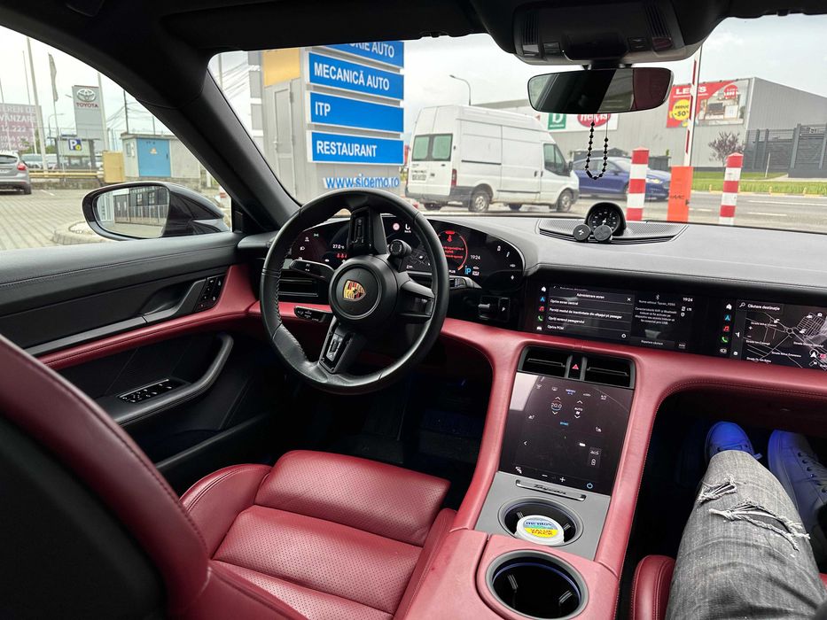 PORSCHE Taycan 2021 — imagine 3